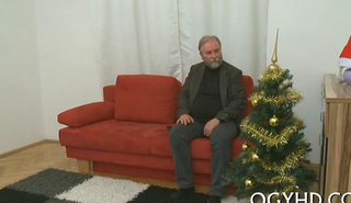 Старик отжарил молодую красотку на русском порно